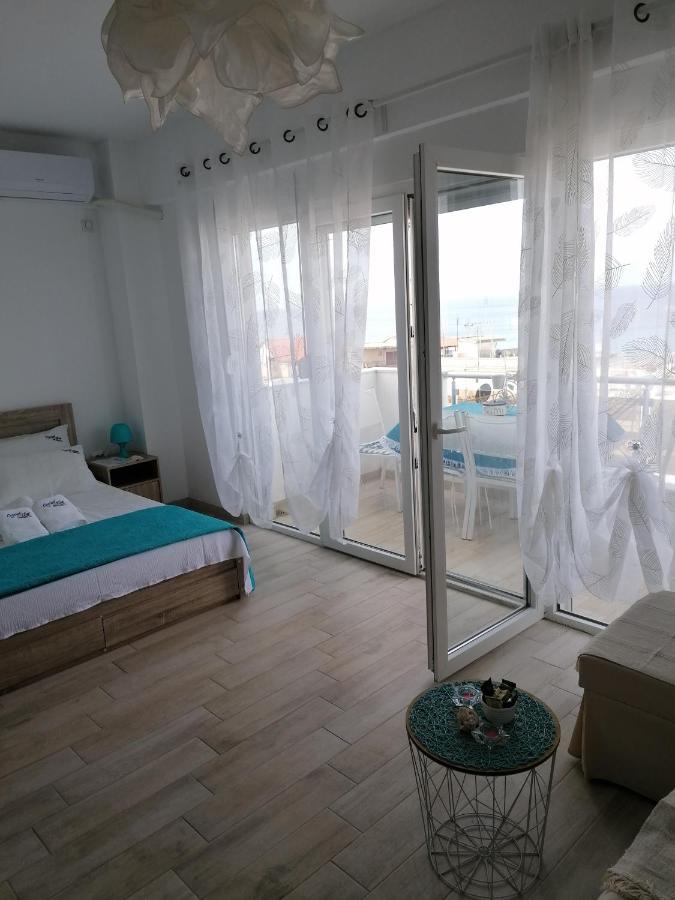 Crystal Blue Apartments Nea Kallikrateia Exterior photo